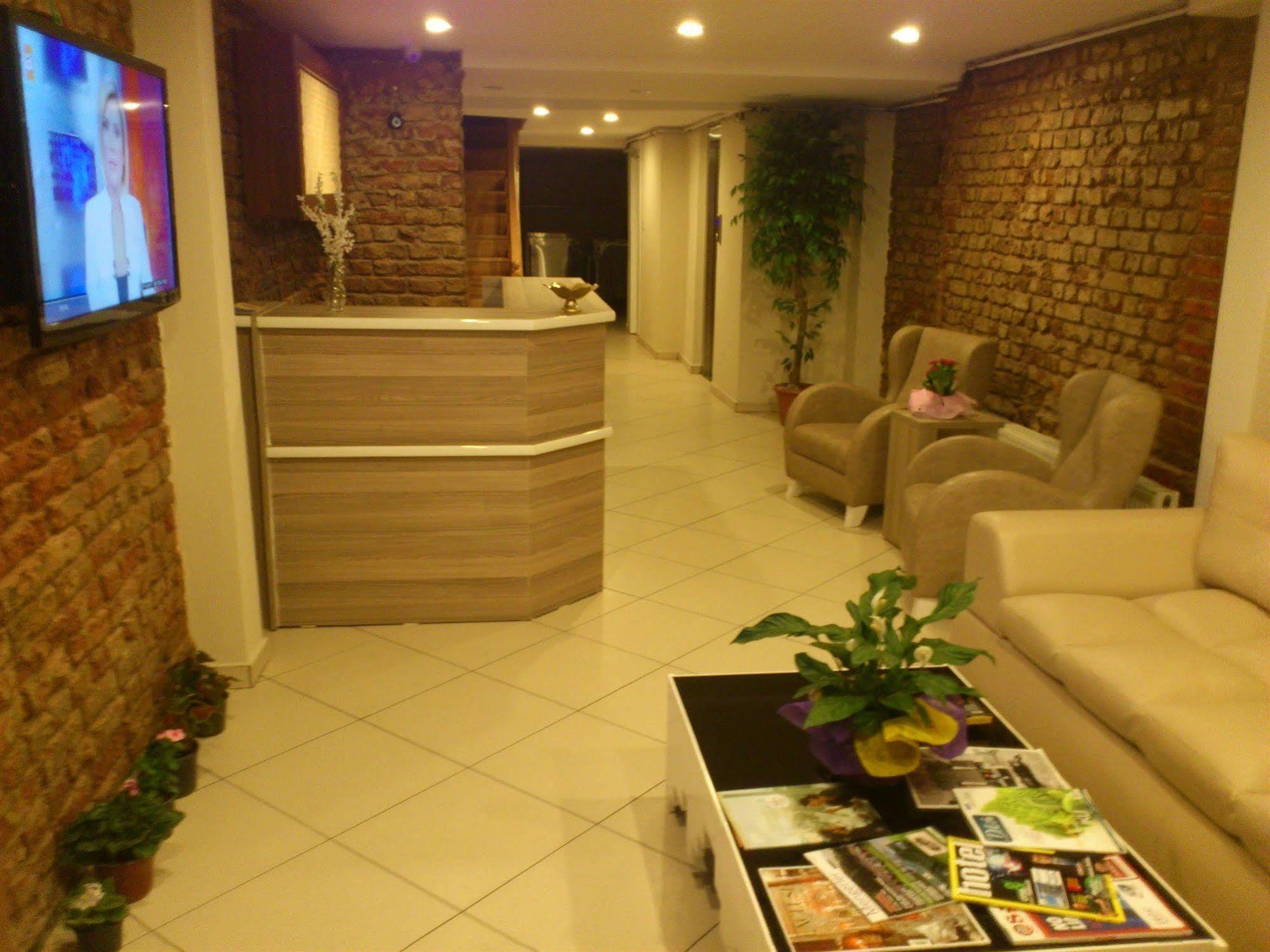 Pera Main Hotel Istanbul Bagian luar foto