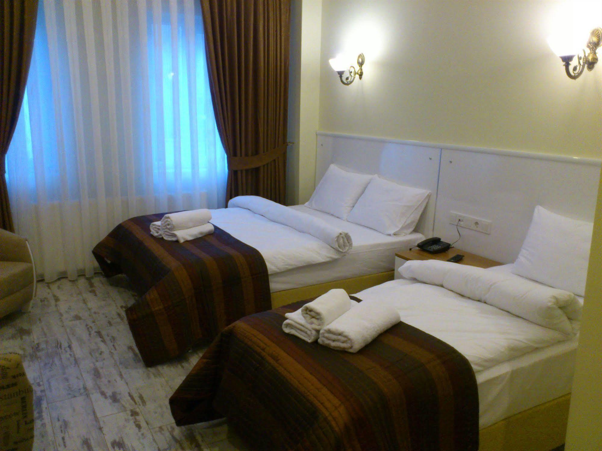 Pera Main Hotel Istanbul Bagian luar foto