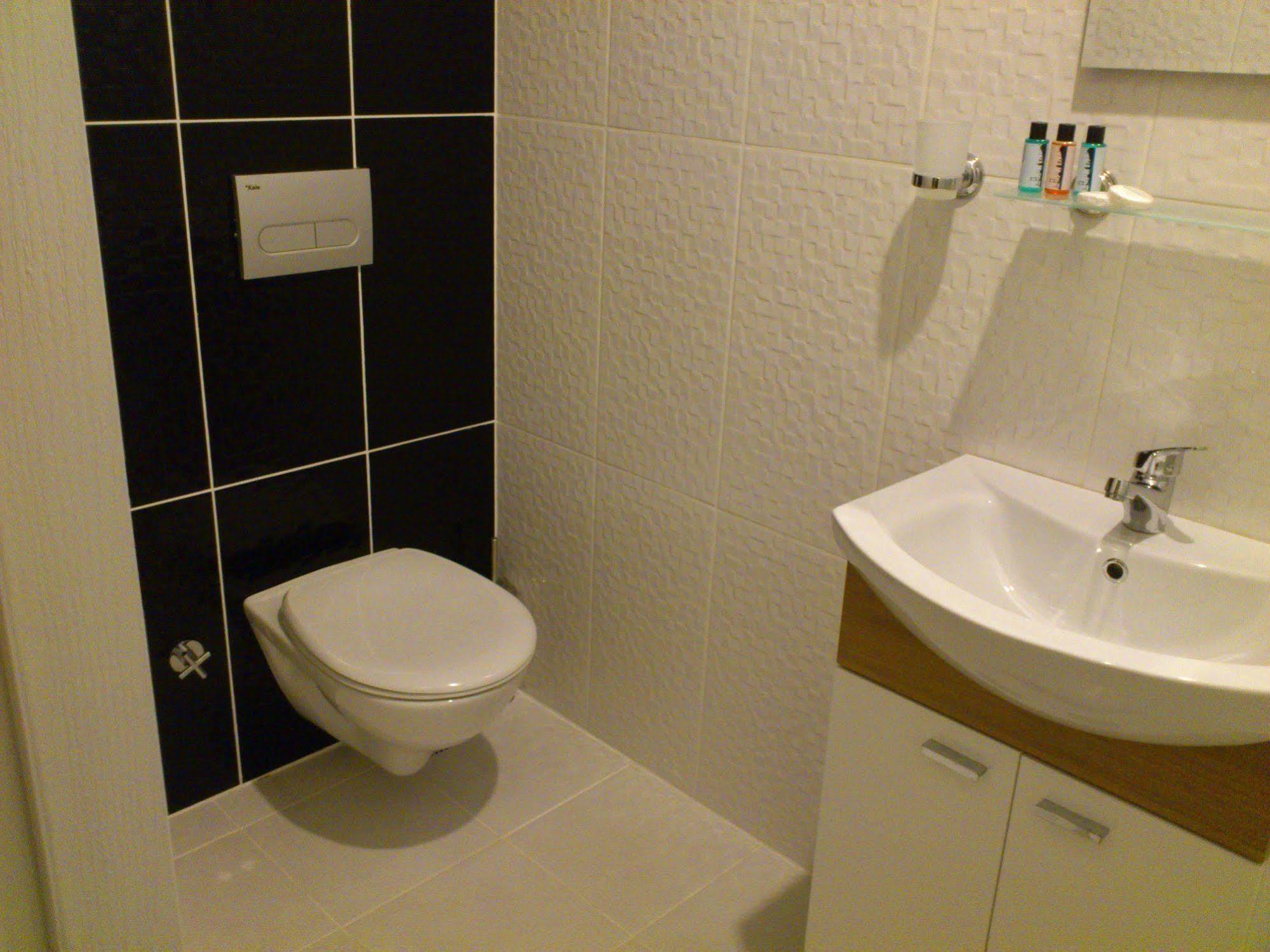 Pera Main Hotel Istanbul Bagian luar foto