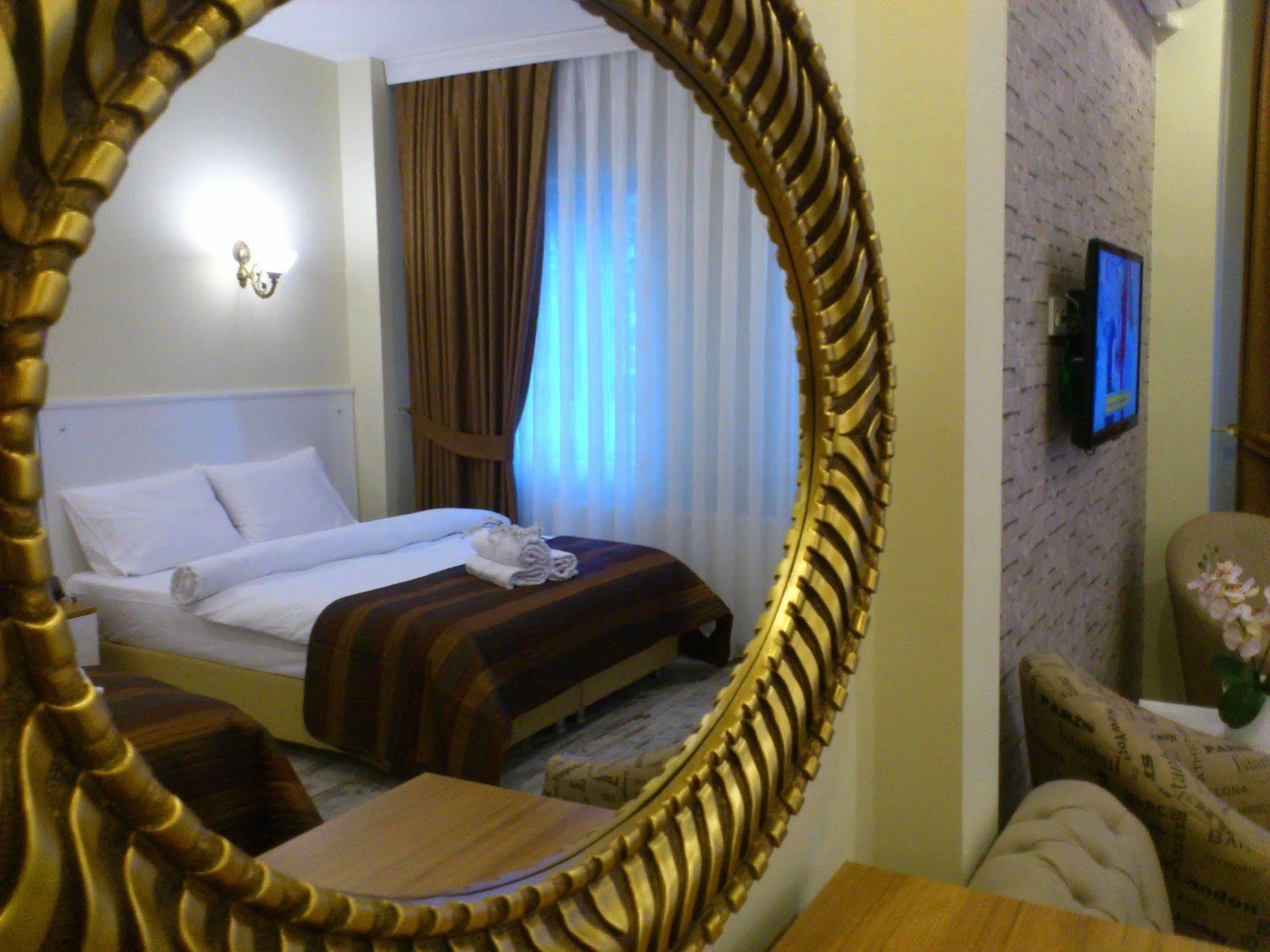 Pera Main Hotel Istanbul Bagian luar foto