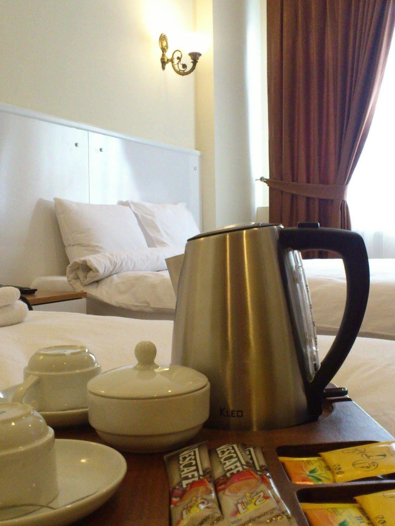 Pera Main Hotel Istanbul Bagian luar foto