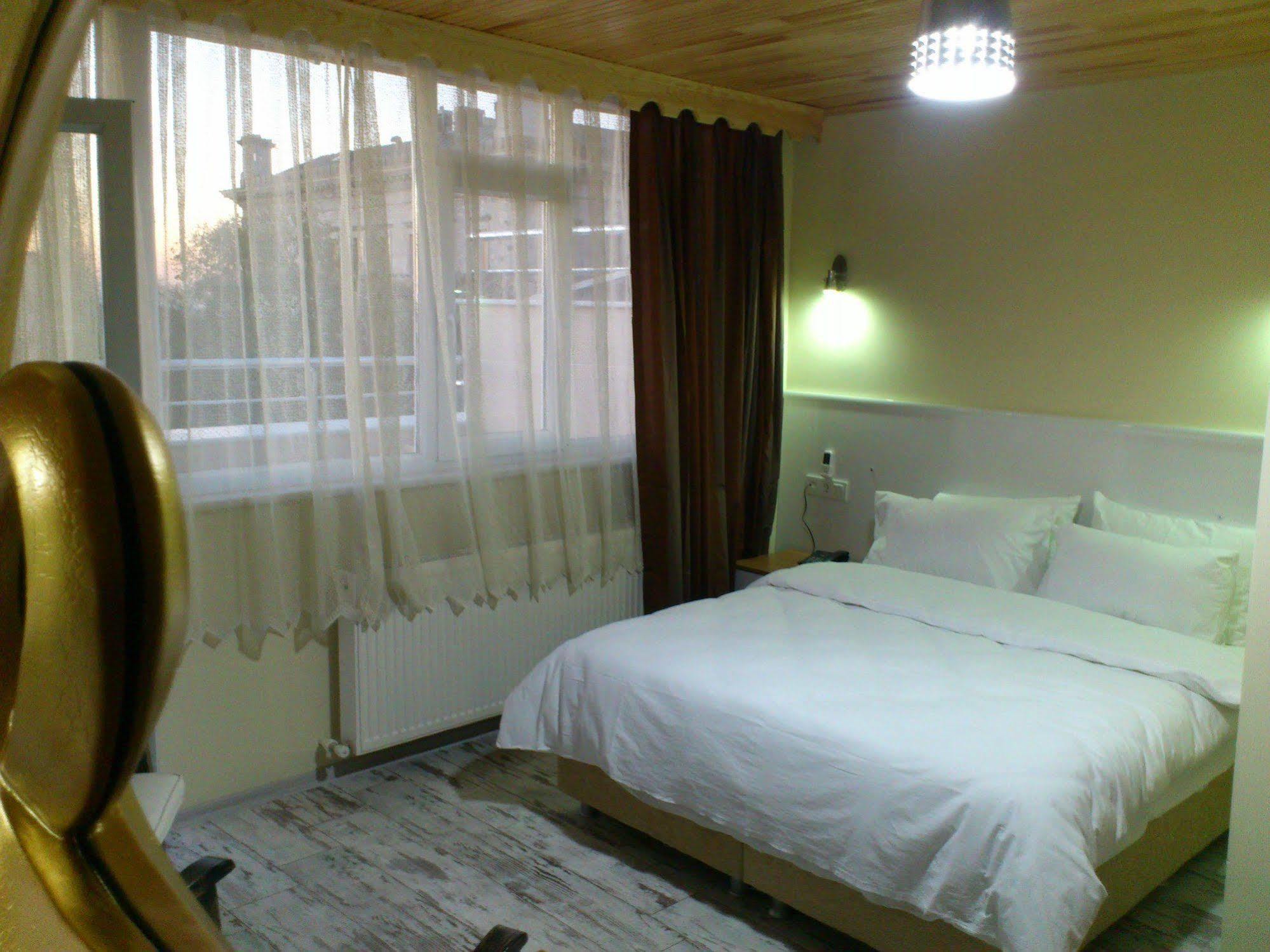 Pera Main Hotel Istanbul Bagian luar foto