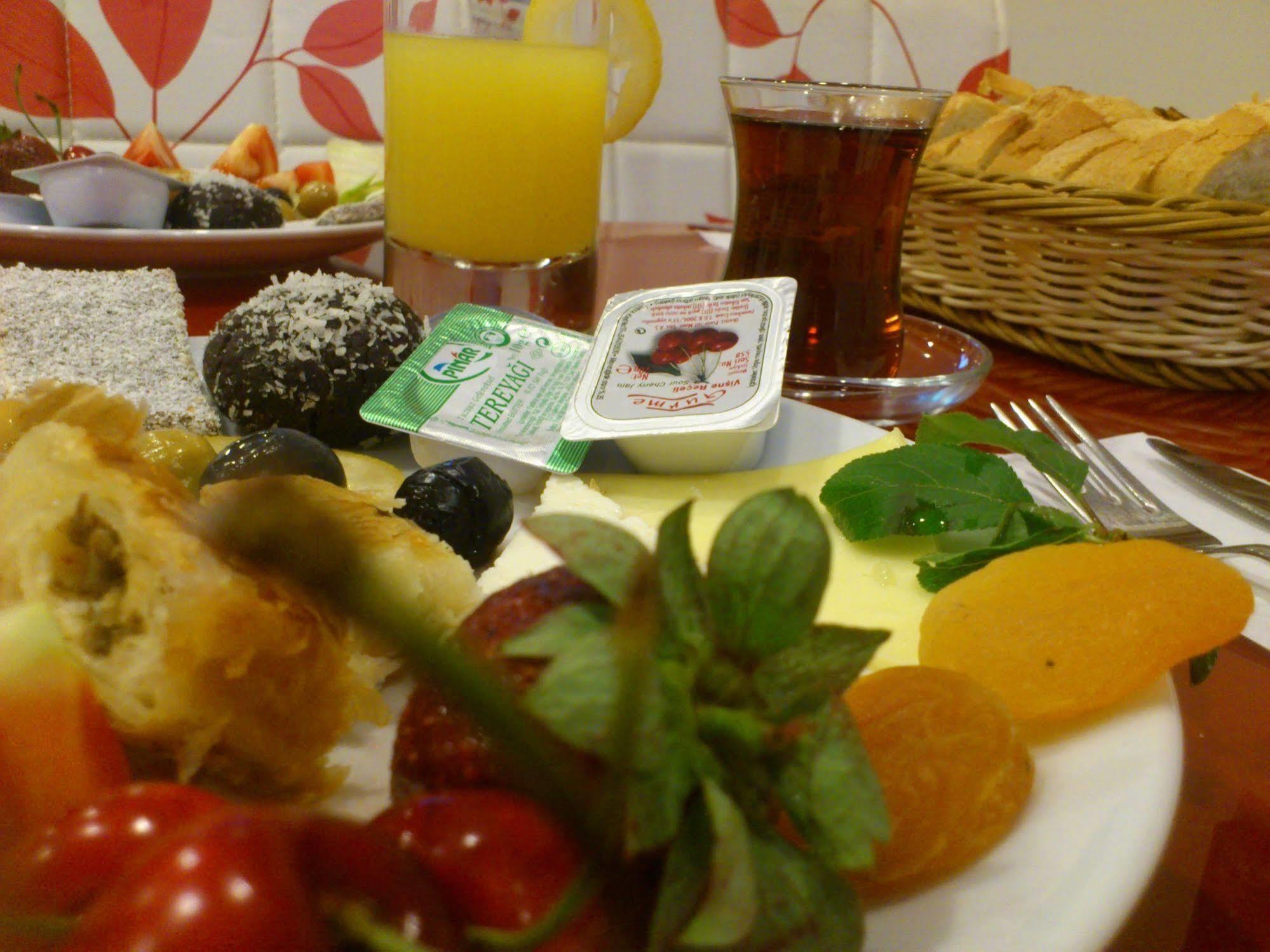 Pera Main Hotel Istanbul Bagian luar foto
