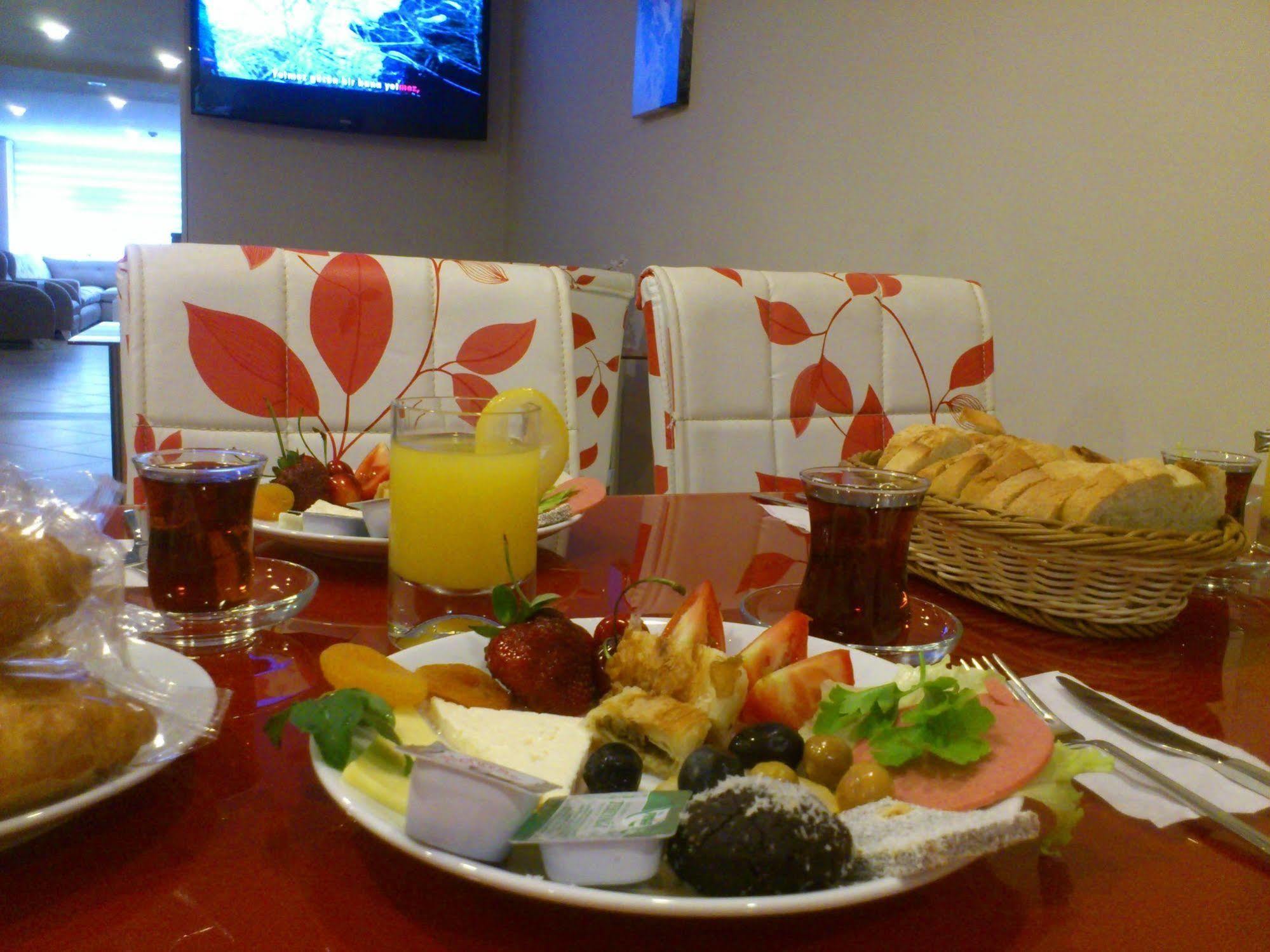 Pera Main Hotel Istanbul Bagian luar foto