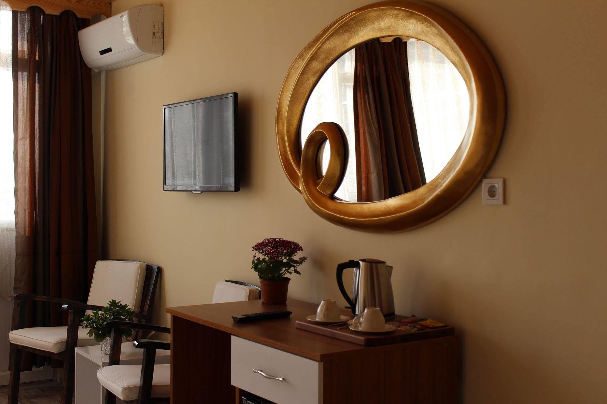 Pera Main Hotel Istanbul Bagian luar foto